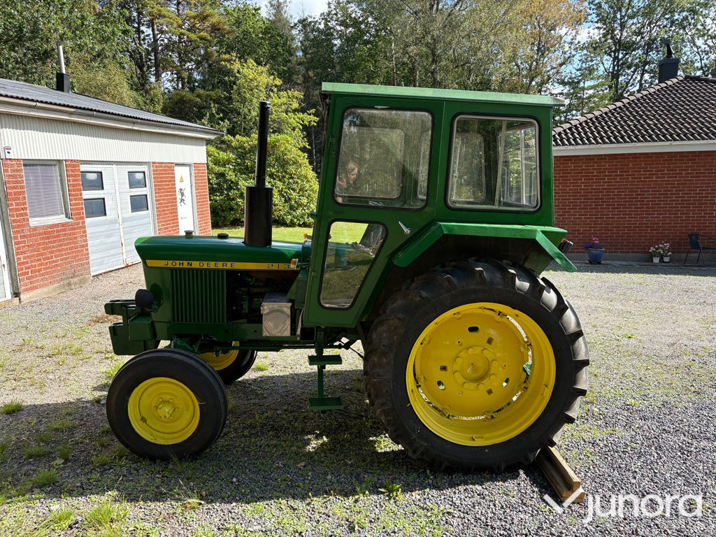 Traktor - John Deere 2130 - Farm tractor: picture 2 Traktor - John Deere 2130 - Farm tractor: picture 2
