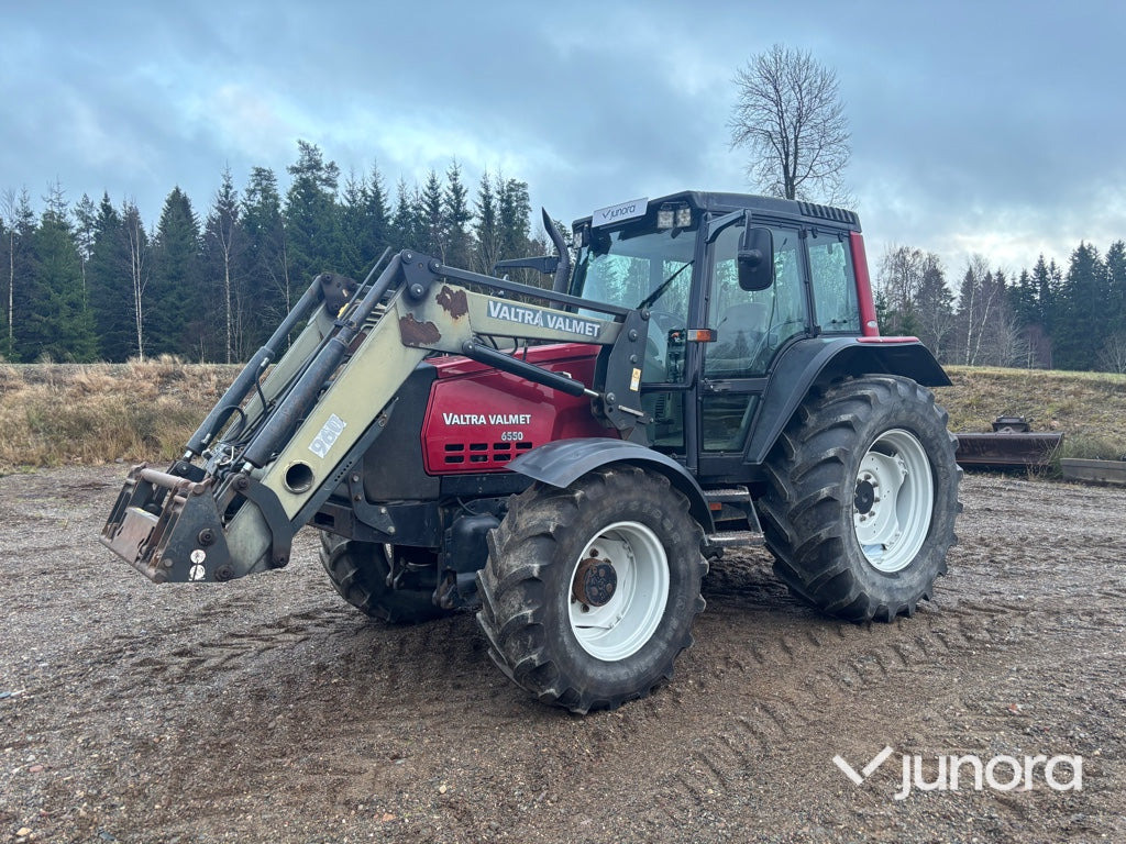 Traktor - Valtra Valmet 6550-4 Hi-Tech, med lastare - Farm tractor: picture 1 Traktor - Valtra Valmet 6550-4 Hi-Tech, med lastare - Farm tractor: picture 1