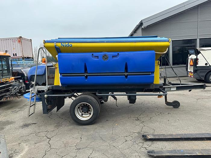 Nido Stratos B35K-30 ACLN-490 - Sand/ Salt spreader: picture 1 Nido Stratos B35K-30 ACLN-490 - Sand/ Salt spreader: picture 1