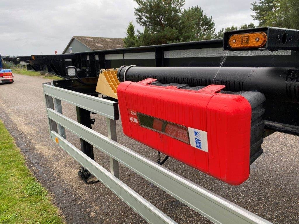 Container transporter/ Swap body semi-trailer HRD 3-aks 20 + 30 ADR: picture 6