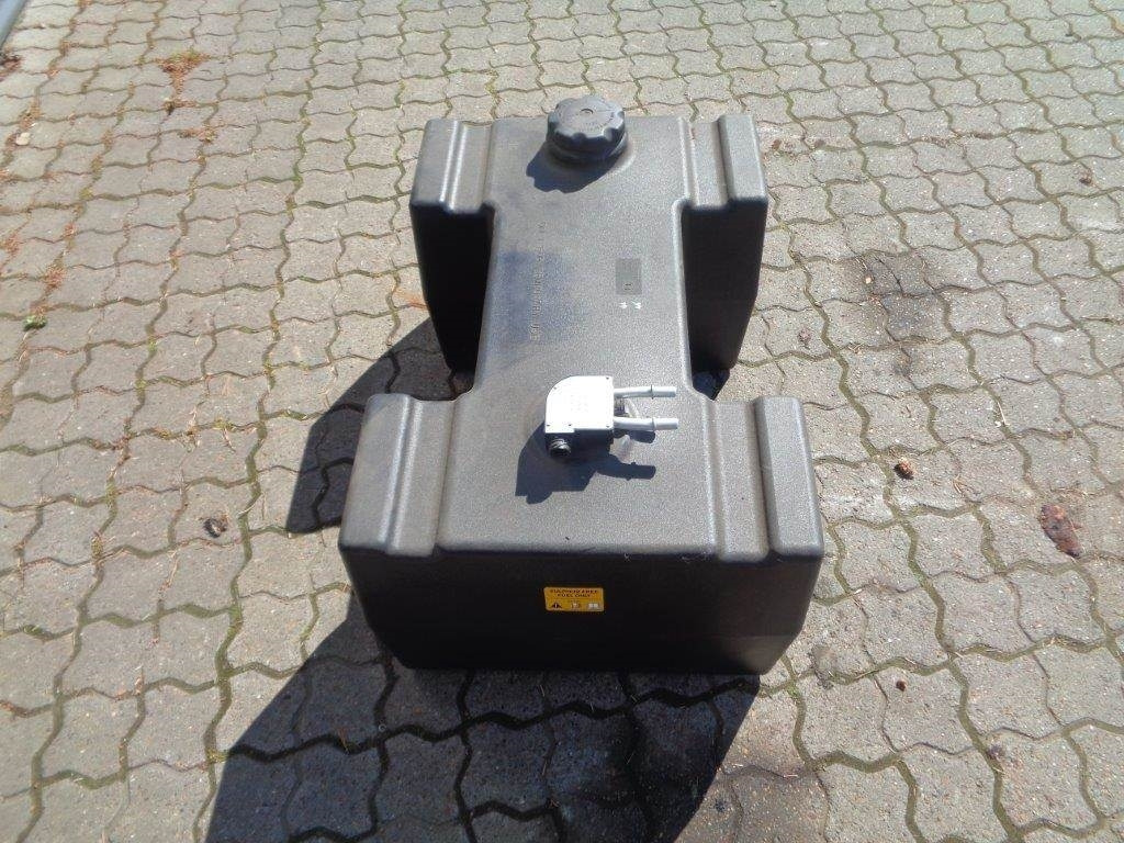 Mercedes-Benz 100 L plast (H formet) Dieseltank - Fuel tank for Truck: picture 3 Mercedes-Benz 100 L plast (H formet) Dieseltank - Fuel tank for Truck: picture 3