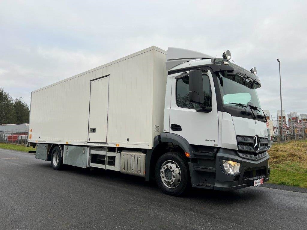 Mercedes-Benz Antos 1824 LnR - Box truck: picture 3 Mercedes-Benz Antos 1824 LnR - Box truck: picture 3