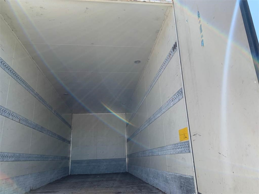 Schmitz WKD 7150 mm - bagdøre - Closed box semi-trailer: picture 5 Schmitz WKD 7150 mm - bagdøre - Closed box semi-trailer: picture 5