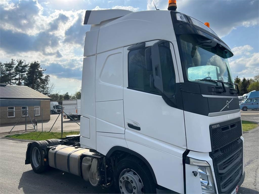Tractor unit Volvo FH460 4x2 x-low mega: picture 8