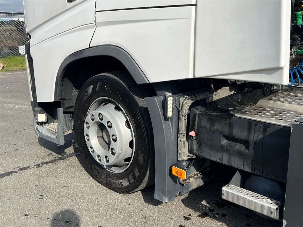 Tractor unit Volvo FH460 4x2 x-low mega: picture 10