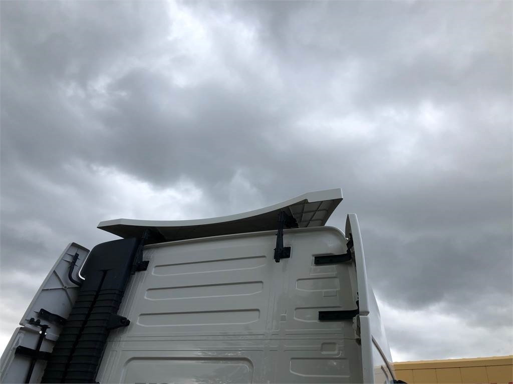 Volvo Tagspoiler Volvo FH Globetrotter 2018 - Aerodynamics/ Spoiler for Truck: picture 5 Volvo Tagspoiler Volvo FH Globetrotter 2018 - Aerodynamics/ Spoiler for Truck: picture 5