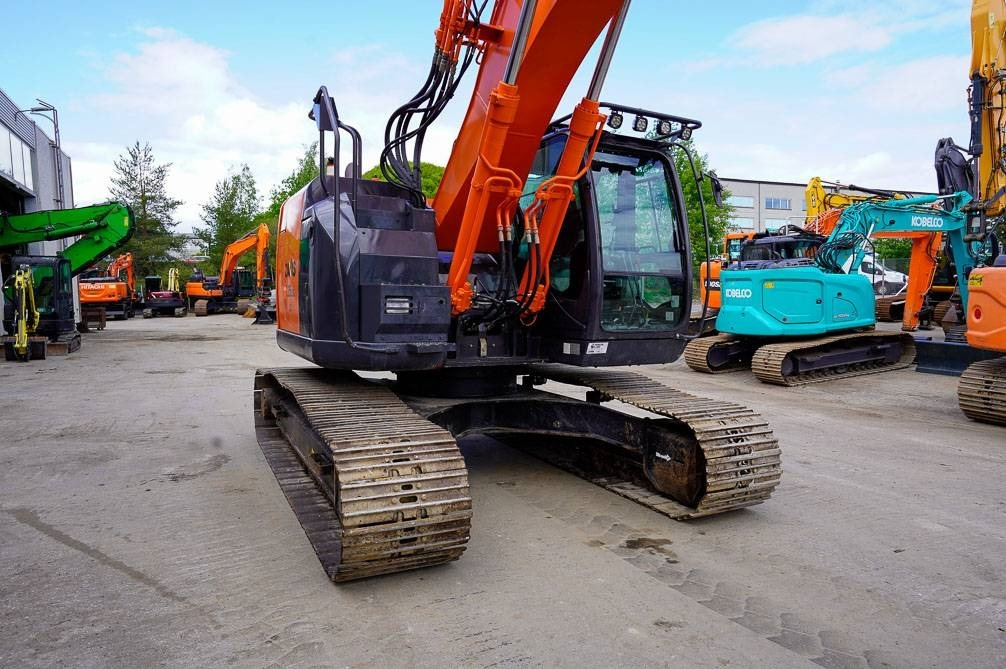 Crawler excavator Hitachi ZX225USLC-5B MARTTIINILLA: picture 9
