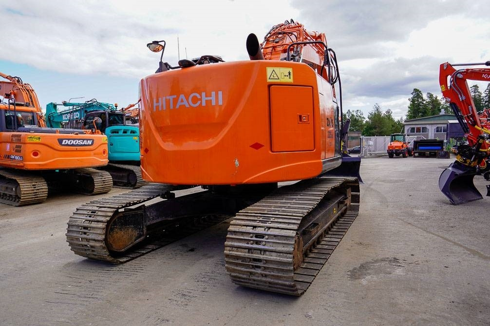 Crawler excavator Hitachi ZX225USLC-5B MARTTIINILLA: picture 6