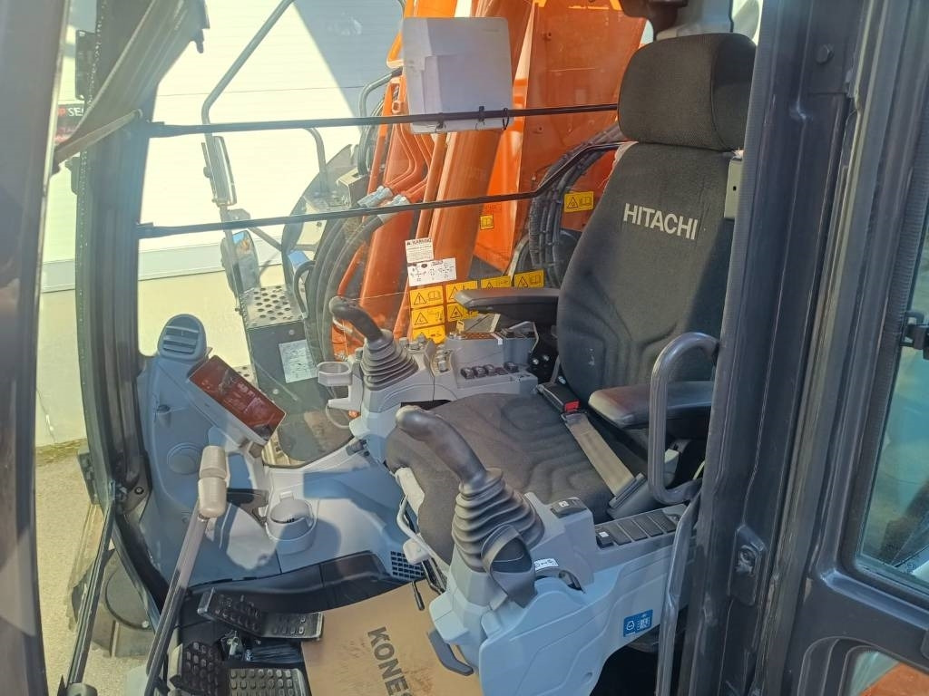 Crawler excavator Hitachi ZX225USLC-7 -STAGE V-: picture 15