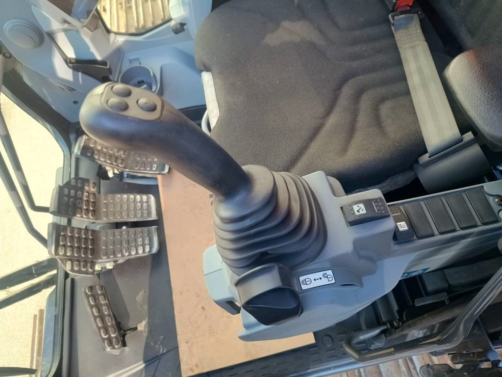 Crawler excavator Hitachi ZX225USLC-7 -STAGE V-: picture 17