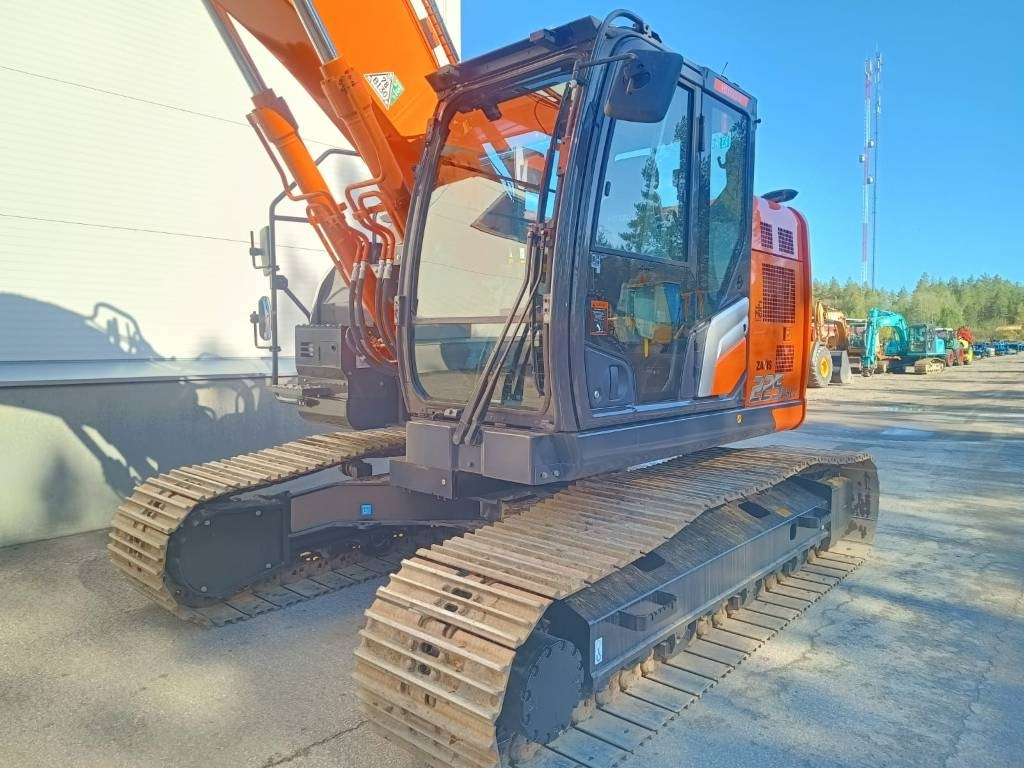Crawler excavator Hitachi ZX225USLC-7 -STAGE V-: picture 12