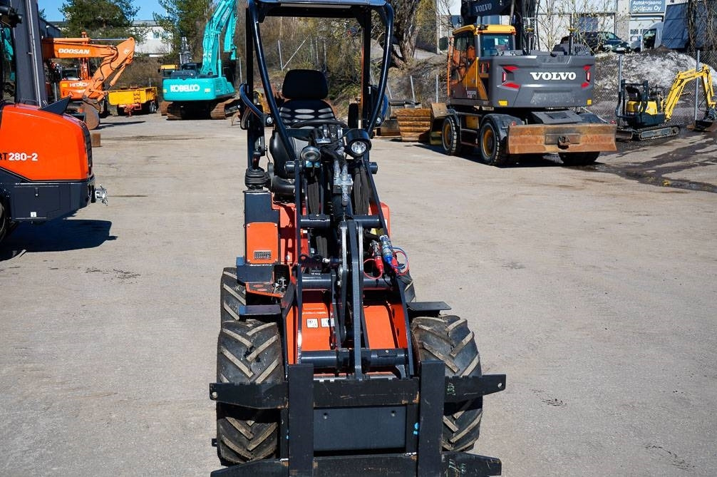 Kubota RT100-2 - Compact loader: picture 3 Kubota RT100-2 - Compact loader: picture 3