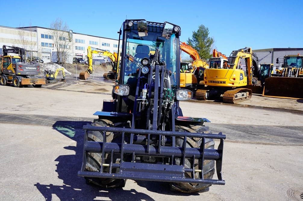 Kubota RT270-2 DELUXE MALLI - Compact loader: picture 4 Kubota RT270-2 DELUXE MALLI - Compact loader: picture 4