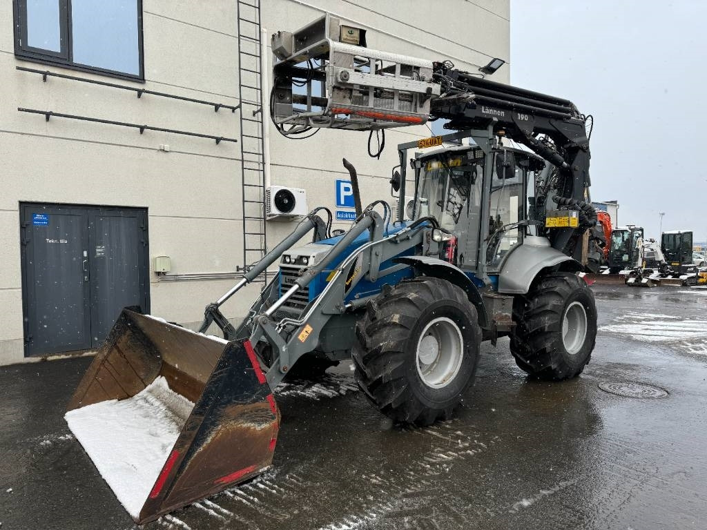 Lännen 8600E PYÖRITTÄJÄ, NOSTIN YM. - Backhoe loader: picture 2 Lännen 8600E PYÖRITTÄJÄ, NOSTIN YM. - Backhoe loader: picture 2