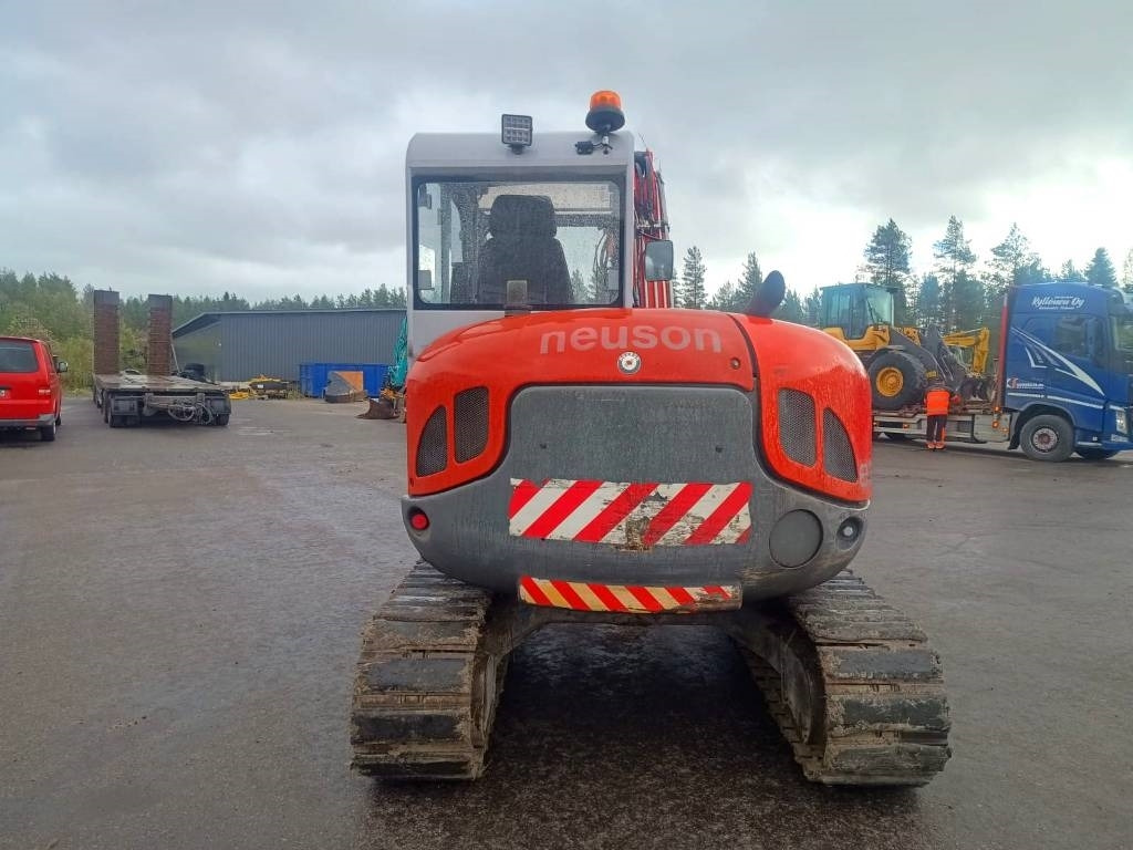 Neuson MYYTY! SOLD! 8003RD PYÖRITTÄJÄ, 3-KAUHAA - Mini excavator: picture 2 Neuson MYYTY! SOLD! 8003RD PYÖRITTÄJÄ, 3-KAUHAA - Mini excavator: picture 2