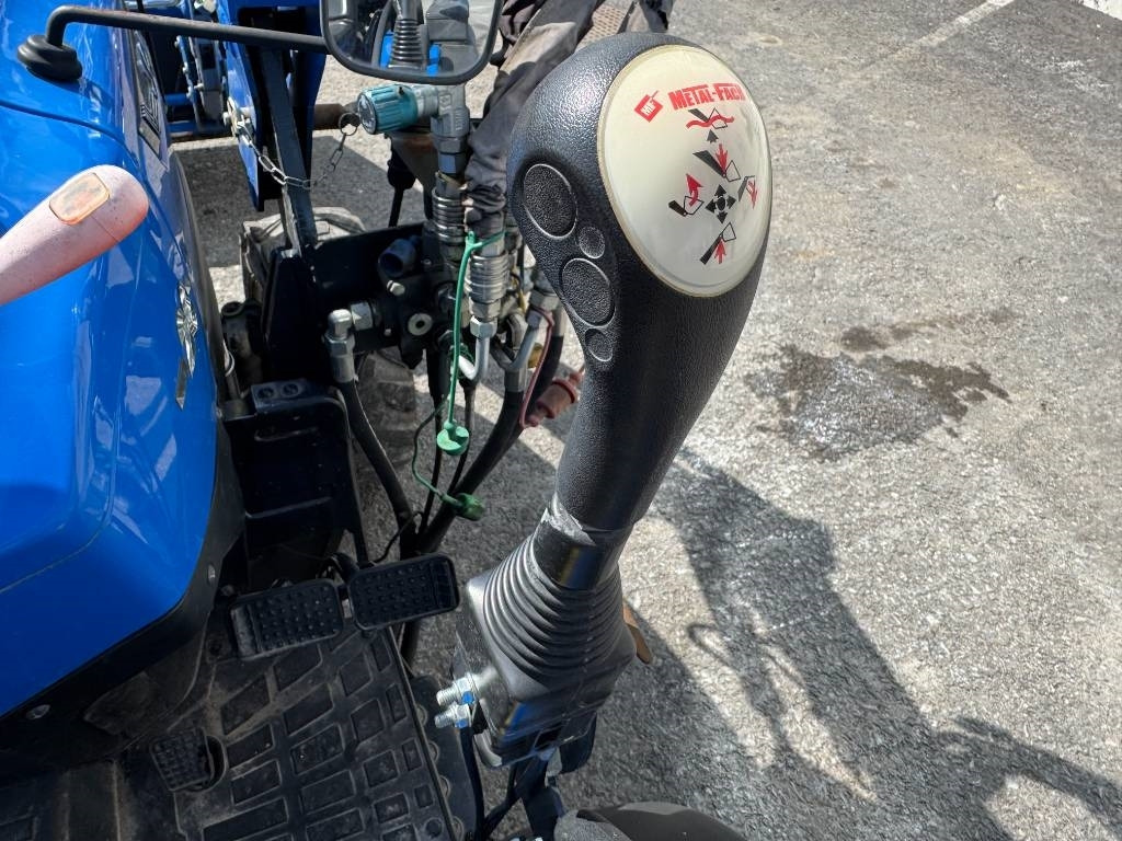 Farm tractor Solis 26 4WD Etukuormaajalla: picture 19