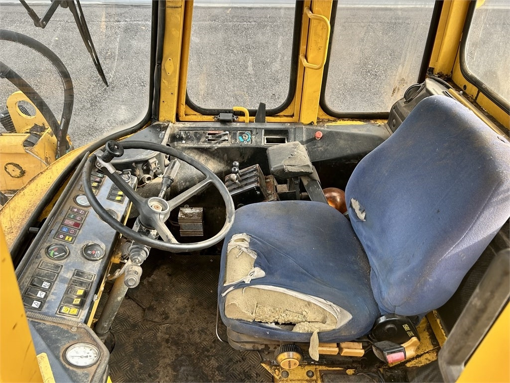 Wheel loader Volvo L 70: picture 9