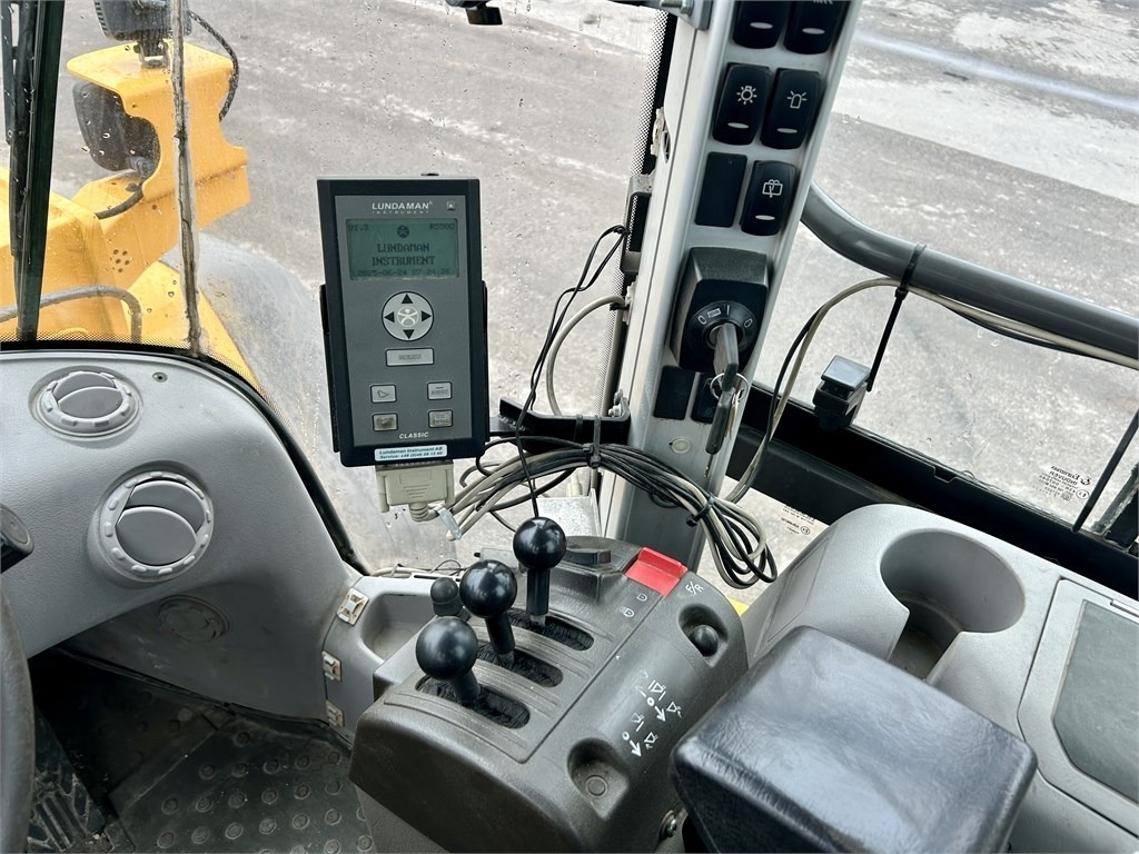 Wheel loader Volvo L120F VIPUOHJAUS: picture 15