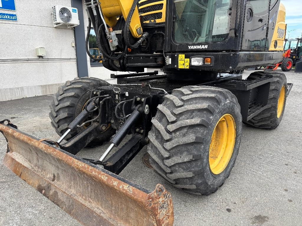 Wheel excavator Yanmar B110W PYÖRITTÄJÄLLÄ: picture 8