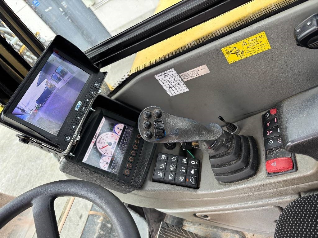Wheel excavator Yanmar B110W PYÖRITTÄJÄLLÄ: picture 12