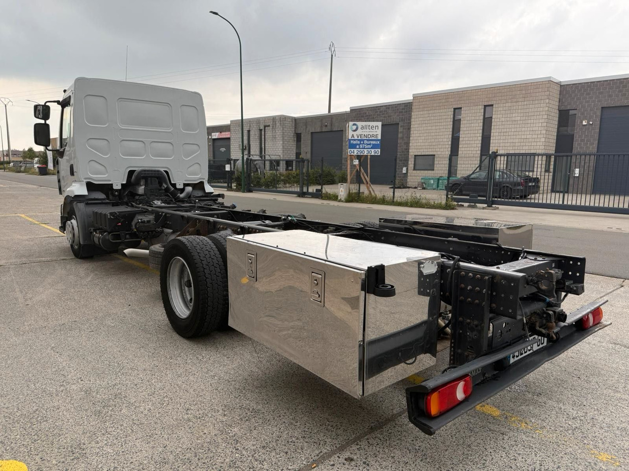 Cab chassis truck Renault Midlum 240dXi. Klima. 225.000km.: picture 9 Cab chassis truck Renault Midlum 240dXi. Klima. 225.000km.: picture 9