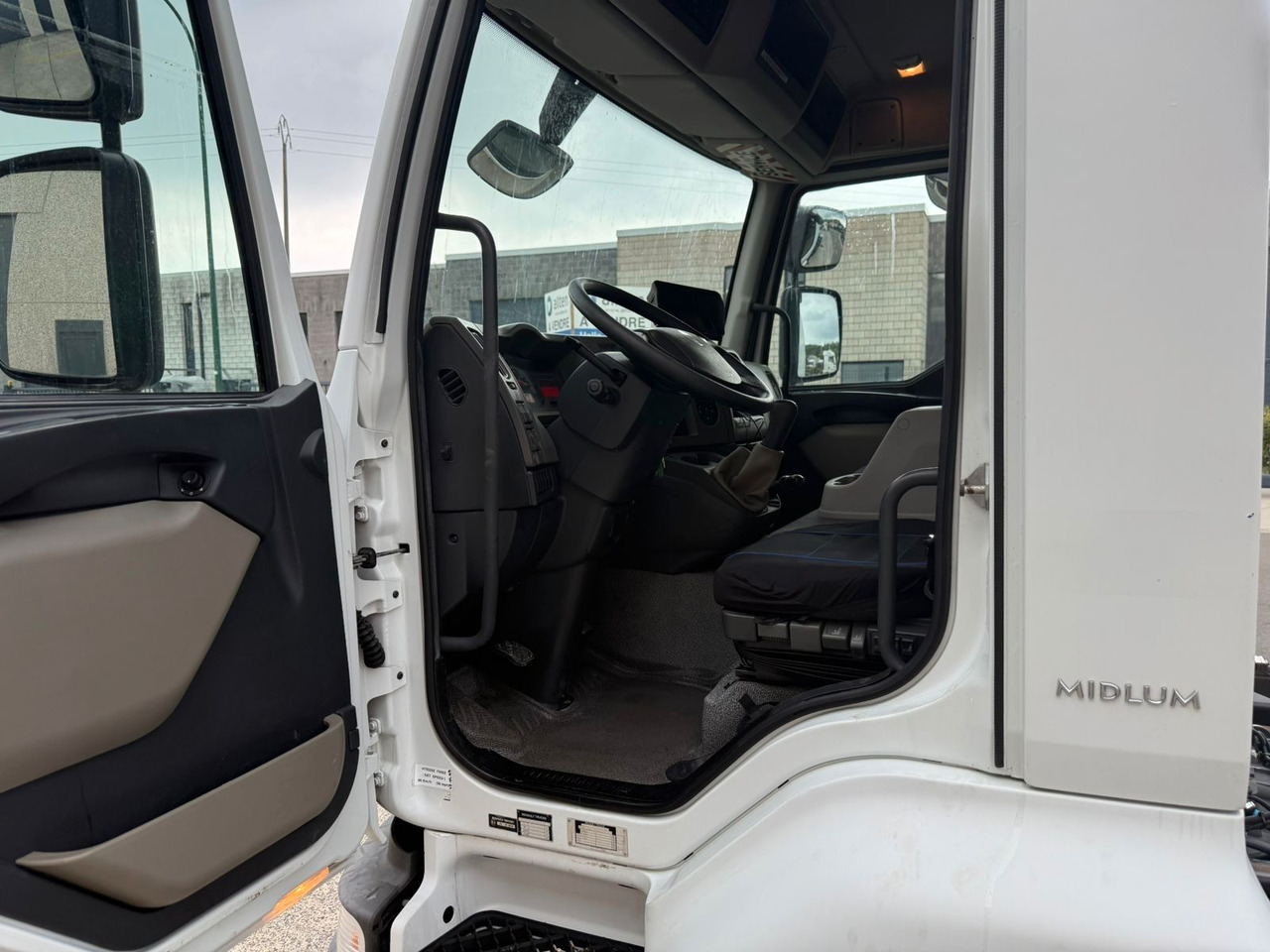 Cab chassis truck Renault Midlum 240dXi. Klima. 225.000km.: picture 12 Cab chassis truck Renault Midlum 240dXi. Klima. 225.000km.: picture 12