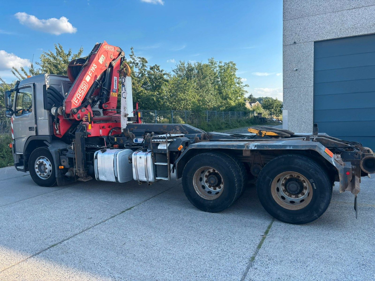 Volvo 6x4. Fassi F195A. Abroll. Funk. Tempomat. - Crane truck: picture 2 Volvo 6x4. Fassi F195A. Abroll. Funk. Tempomat. - Crane truck: picture 2