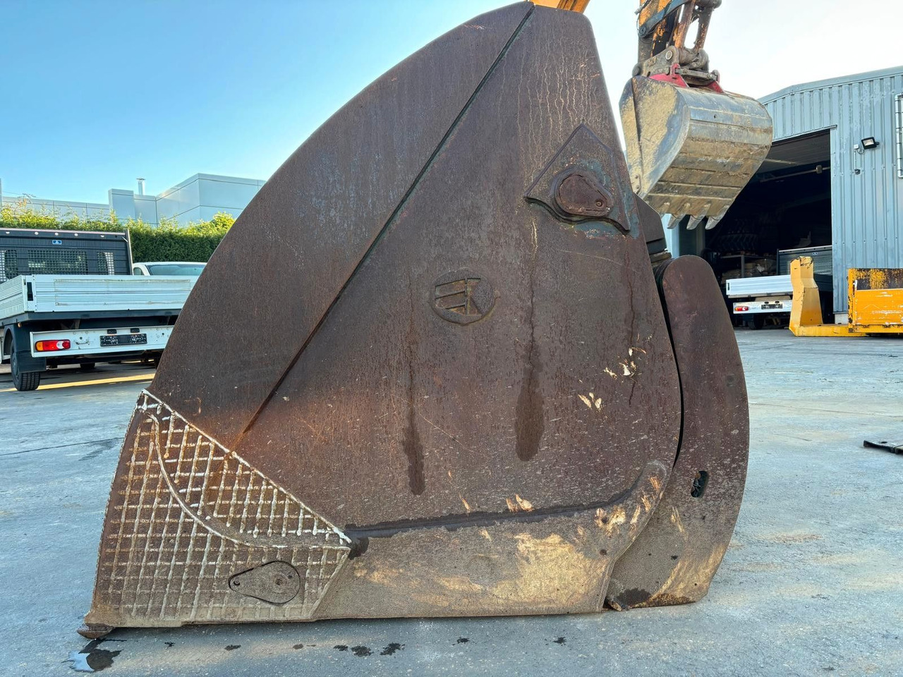 Volvo L150 - L180 - L220. Kippschaufel 5m3. Volvo L150 - L180 - L220. Kippschaufel 5m3. - Loader bucket for Construction machinery: picture 5 Volvo L150 - L180 - L220. Kippschaufel 5m3. Volvo L150 - L180 - L220. Kippschaufel 5m3. - Loader bucket for Construction machinery: picture 5