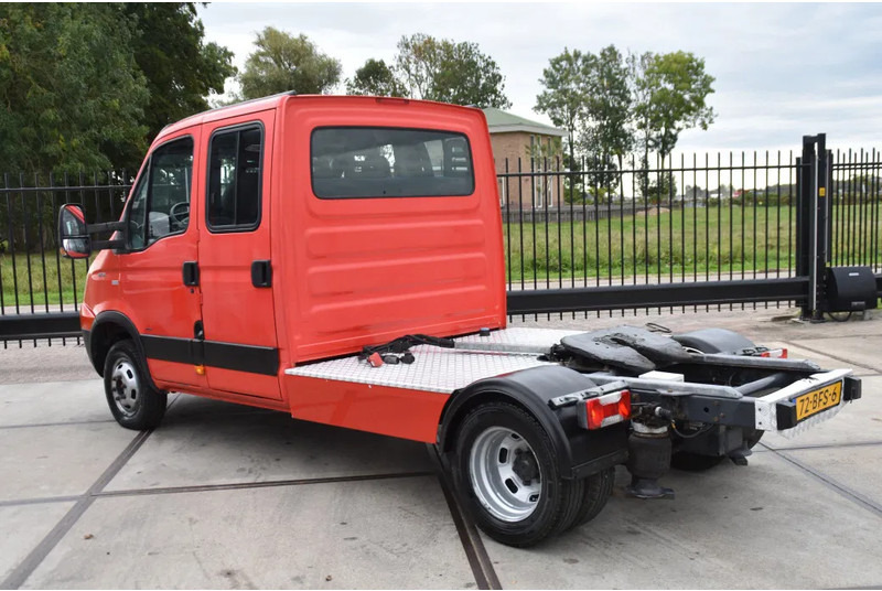 Iveco 40C18 - MANUAL - EURO 4 - 341 TKM - RADIO - BACKSEAT - 4 DOORS - GOOD CONDITION - - Tractor unit: picture 3 Iveco 40C18 - MANUAL - EURO 4 - 341 TKM - RADIO - BACKSEAT - 4 DOORS - GOOD CONDITION - - Tractor unit: picture 3