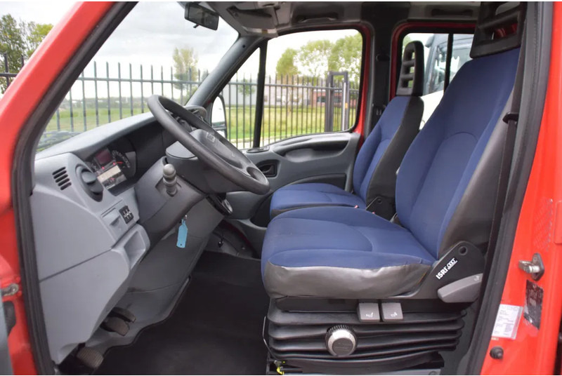 Iveco 40C18 - MANUAL - EURO 4 - 341 TKM - RADIO - BACKSEAT - 4 DOORS - GOOD CONDITION - - Tractor unit: picture 5 Iveco 40C18 - MANUAL - EURO 4 - 341 TKM - RADIO - BACKSEAT - 4 DOORS - GOOD CONDITION - - Tractor unit: picture 5