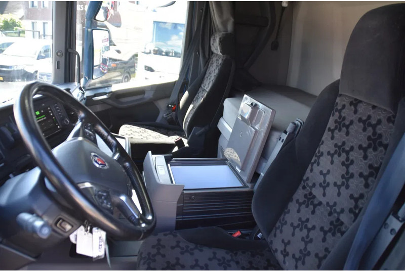 Scania R450 NGS 4x2 - RETARDER - 455 TKM - HYDRAULIC SYSTEM - ACC - NAVI - DIFF. LOCK - EXCELLENT CONDITION - - Tractor unit: picture 5 Scania R450 NGS 4x2 - RETARDER - 455 TKM - HYDRAULIC SYSTEM - ACC - NAVI - DIFF. LOCK - EXCELLENT CONDITION - - Tractor unit: picture 5