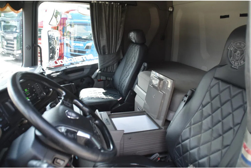 Scania R450 NGS 4x2 - RETARDER - 618 TKM - PARK. AIRCO - 2 x FUEL TANKS - ALCOA'S - LED LIGHTS - TOP CONDITION - - Tractor unit: picture 5 Scania R450 NGS 4x2 - RETARDER - 618 TKM - PARK. AIRCO - 2 x FUEL TANKS - ALCOA'S - LED LIGHTS - TOP CONDITION - - Tractor unit: picture 5