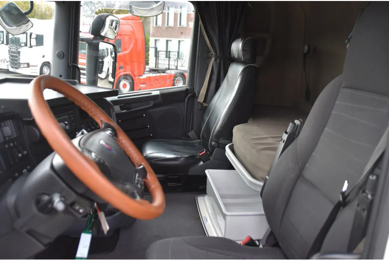 Scania R450 TL 4x2 - RETARDER - 866 TKM - PARK. AIRCO - NAVI - 2 x FUEL TANKS - GOOD CONDITION - - Tractor unit: picture 4 Scania R450 TL 4x2 - RETARDER - 866 TKM - PARK. AIRCO - NAVI - 2 x FUEL TANKS - GOOD CONDITION - - Tractor unit: picture 4