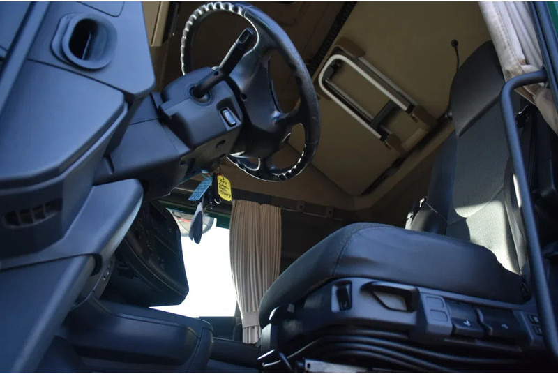 Scania R490 TL 6x2/4 - RETARDER - ACC - DIFF. LOCK - 2 x FUEL TANKS - 2 BEDS - EXCELLENT CONDITION - - Tractor unit: picture 4 Scania R490 TL 6x2/4 - RETARDER - ACC - DIFF. LOCK - 2 x FUEL TANKS - 2 BEDS - EXCELLENT CONDITION - - Tractor unit: picture 4