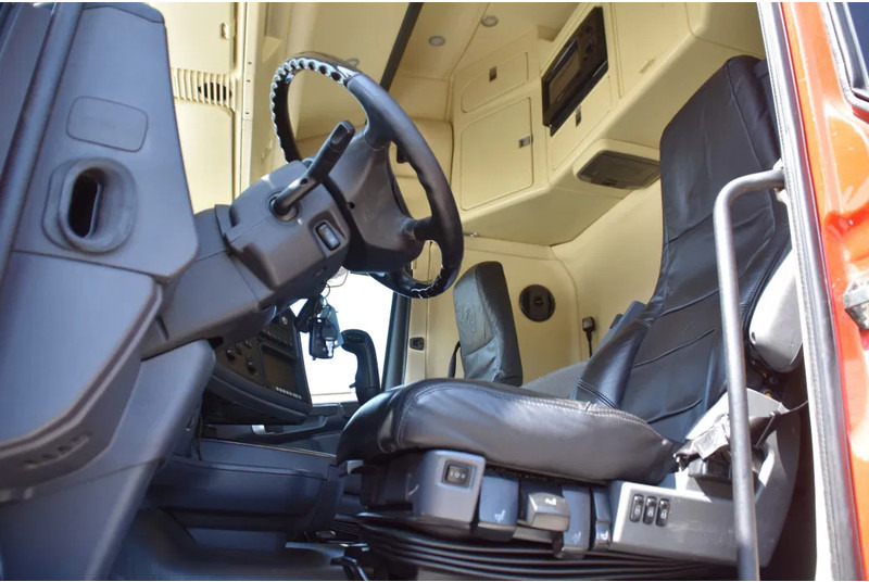Scania R500 V8 TL 6x2/4 - EURO 5 - MANUAL - RETARDER - LEATHER SEATS - 2 x FUEL TANKS - XENON - - Tractor unit: picture 5 Scania R500 V8 TL 6x2/4 - EURO 5 - MANUAL - RETARDER - LEATHER SEATS - 2 x FUEL TANKS - XENON - - Tractor unit: picture 5