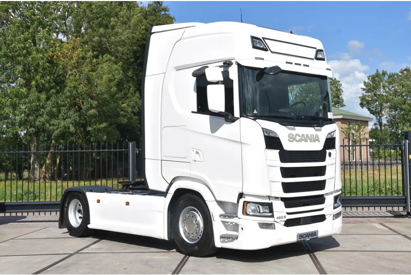Scania S450 NGS 4x2 - RETARDER - 709 TKM - PARK. AIRCO - LEATHER SEATS - 2 x FUEL TANKS - LED LIGHTS - TOP CONDITION - - Tractor unit: picture 1 Scania S450 NGS 4x2 - RETARDER - 709 TKM - PARK. AIRCO - LEATHER SEATS - 2 x FUEL TANKS - LED LIGHTS - TOP CONDITION - - Tractor unit: picture 1