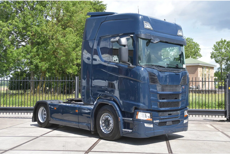 Scania S450 NGS 4x2NB - RETARDER - 662 TKM - FULL AIR - AIRCO - 2 x FUEL TANKS - TOP CONDITION - - Tractor unit: picture 2 Scania S450 NGS 4x2NB - RETARDER - 662 TKM - FULL AIR - AIRCO - 2 x FUEL TANKS - TOP CONDITION - - Tractor unit: picture 2