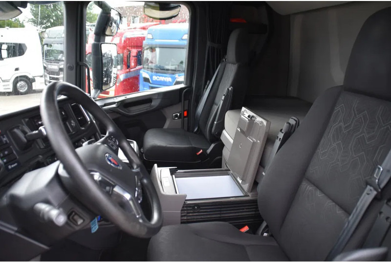 Scania S520 V8 NGS 6x2/4NB - RETARDER - FULL AIR - PARK. AIRCO - ACC - 2 x FUEL TANKS - LED LIGHTS - TOP CONDITION - - Tractor unit: picture 5 Scania S520 V8 NGS 6x2/4NB - RETARDER - FULL AIR - PARK. AIRCO - ACC - 2 x FUEL TANKS - LED LIGHTS - TOP CONDITION - - Tractor unit: picture 5
