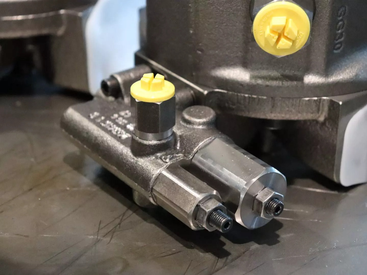 REXROTH A10VO28DFR/31R-VSC12N00 - Hydraulic pump for Material handling equipment: picture 2 REXROTH A10VO28DFR/31R-VSC12N00 - Hydraulic pump for Material handling equipment: picture 2
