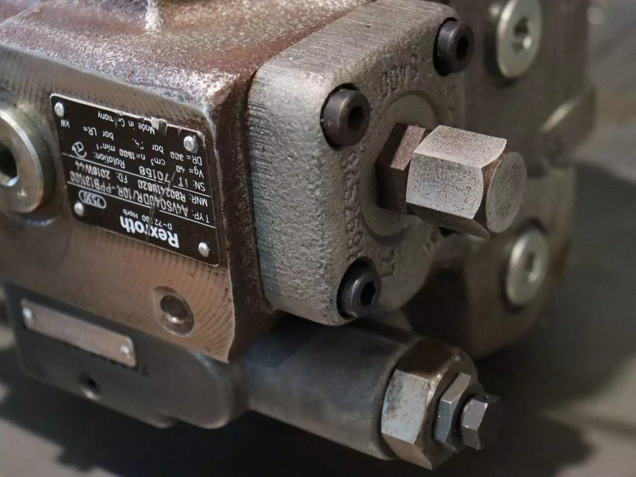 REXROTH A4VSO40DR/10R-PPB13N00 - Hydraulic motor for Material handling equipment: picture 3 REXROTH A4VSO40DR/10R-PPB13N00 - Hydraulic motor for Material handling equipment: picture 3