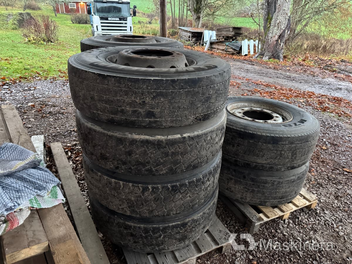 Bridgestone, Michelin & Dunlop Däck 2st 385/65R22.5 & 8st 315/80R22.5 - Tire: picture 4 Bridgestone, Michelin & Dunlop Däck 2st 385/65R22.5 & 8st 315/80R22.5 - Tire: picture 4