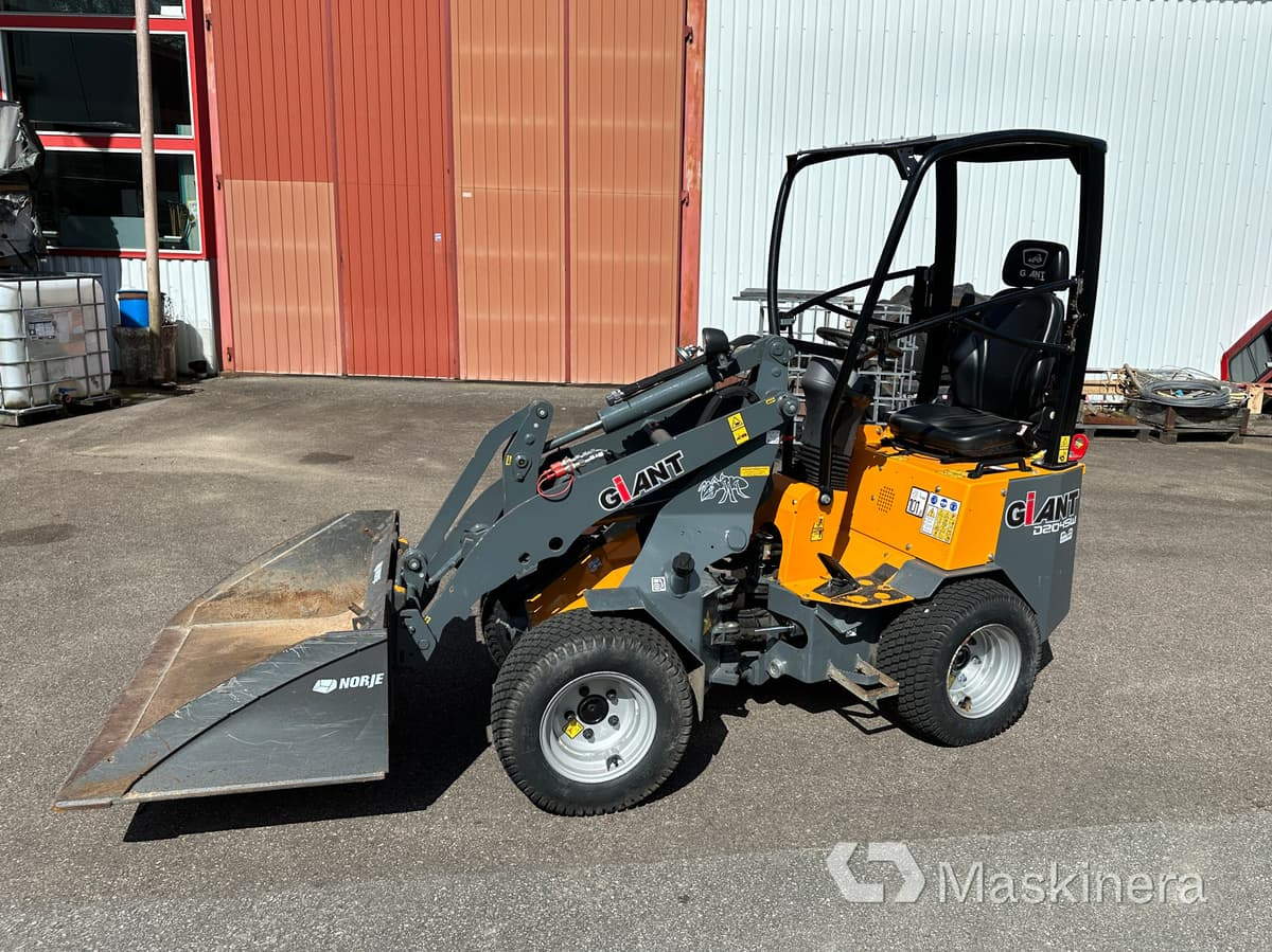Hjullastare Giant D204SW - Compact loader: picture 1 Hjullastare Giant D204SW - Compact loader: picture 1