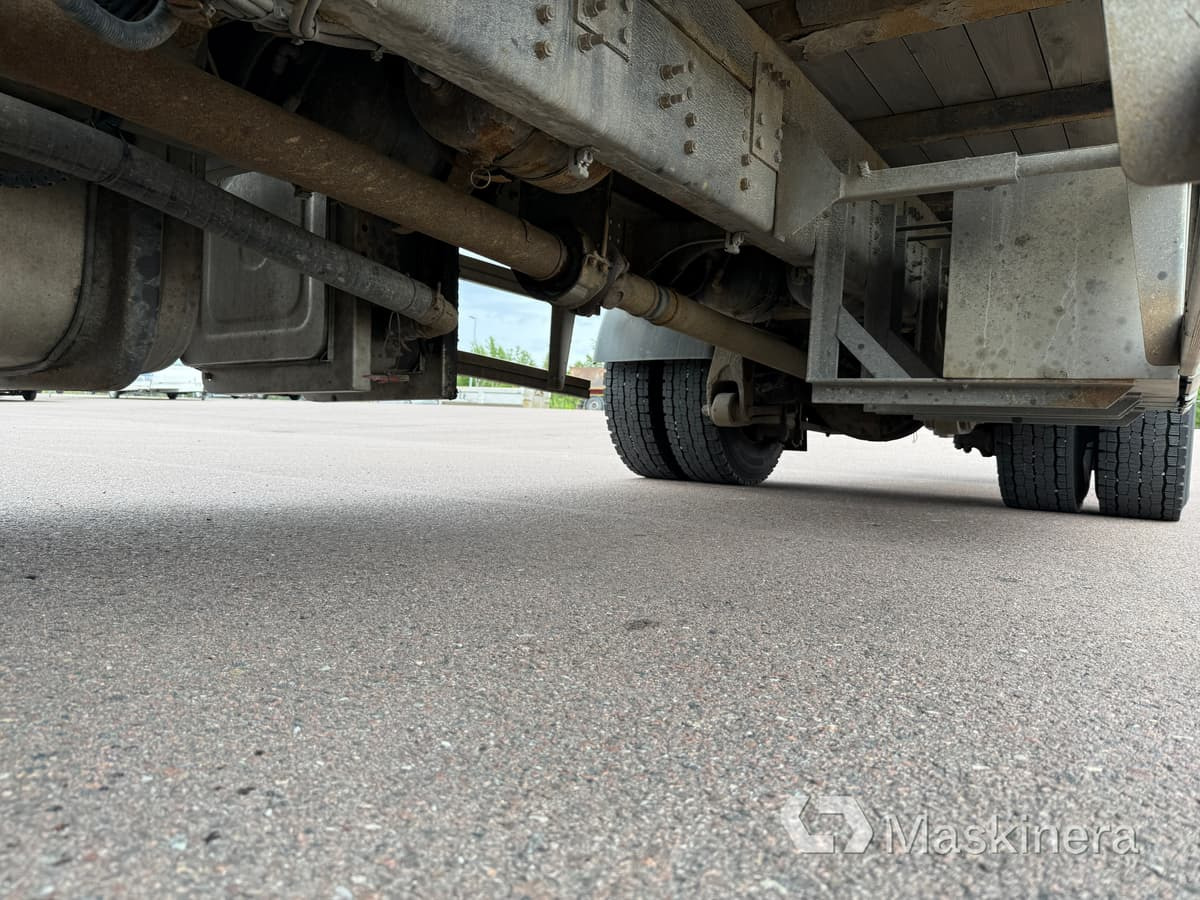 Dropside/ Flatbed truck, Crane truck Kranbil Scania P320: picture 31