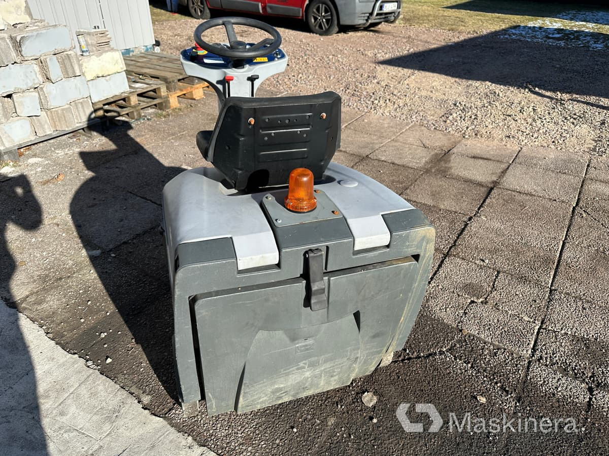 Nilfisk SR1000S B Sopmaskin Nilfisk SR1000S - Road sweeper: picture 4 Nilfisk SR1000S B Sopmaskin Nilfisk SR1000S - Road sweeper: picture 4