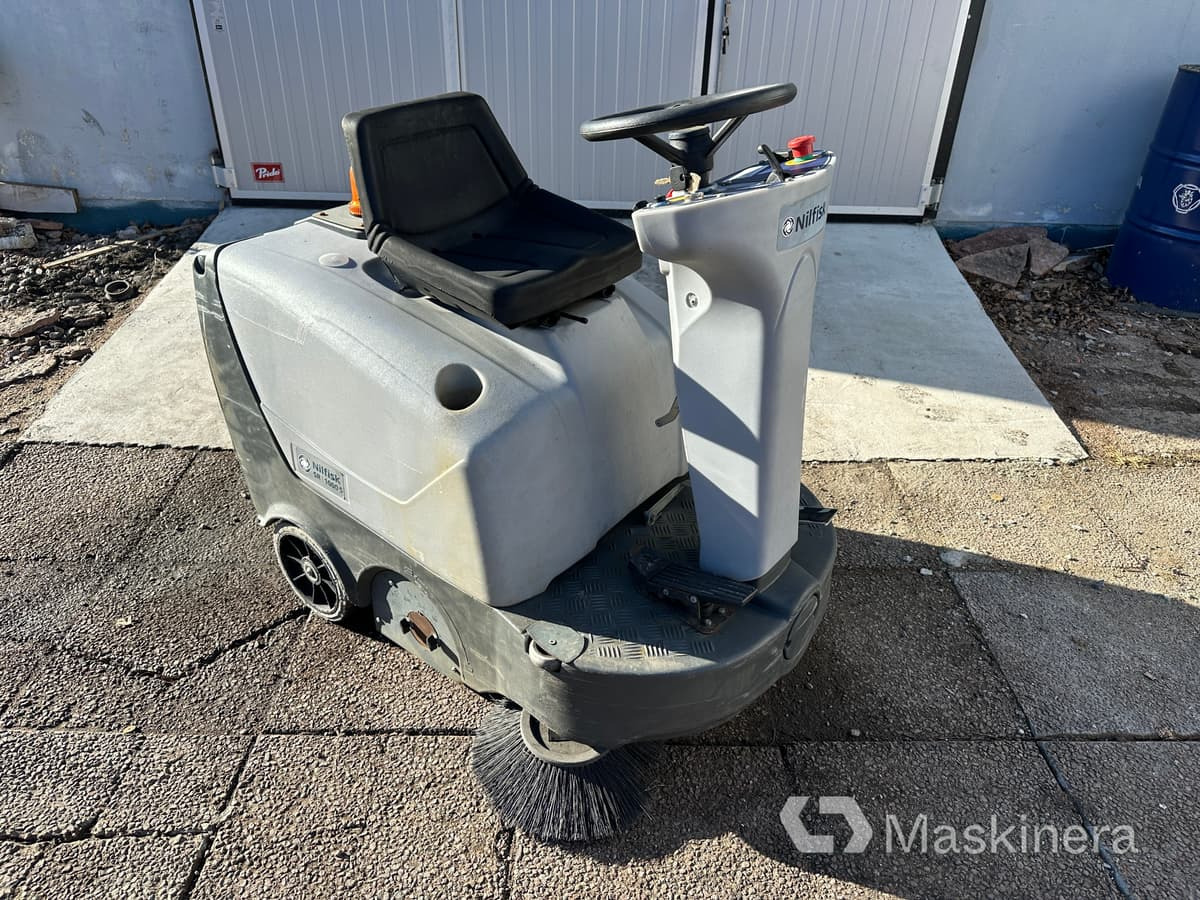 Nilfisk SR1000S B Sopmaskin Nilfisk SR1000S - Road sweeper: picture 1 Nilfisk SR1000S B Sopmaskin Nilfisk SR1000S - Road sweeper: picture 1