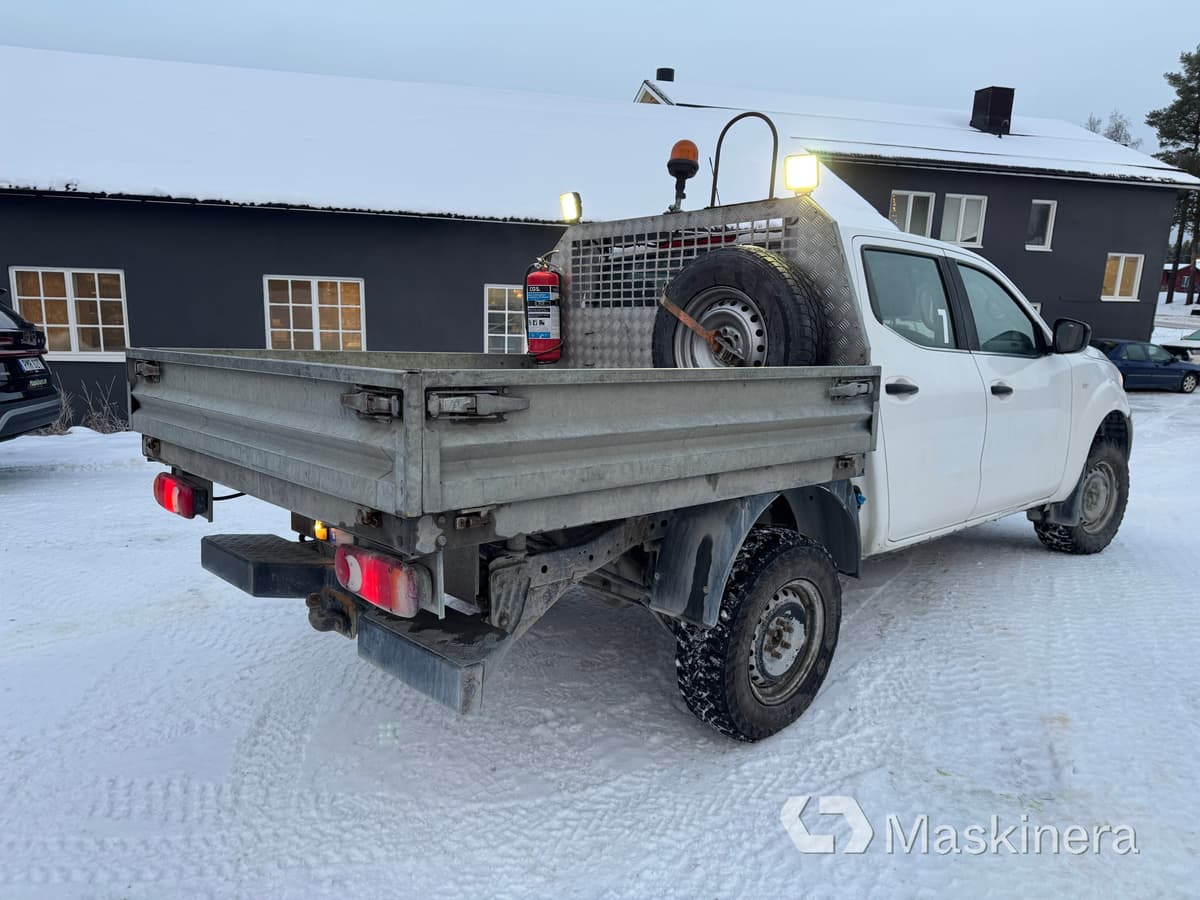 Pickup Nissan Navara med flak - Small van: picture 5 Pickup Nissan Navara med flak - Small van: picture 5