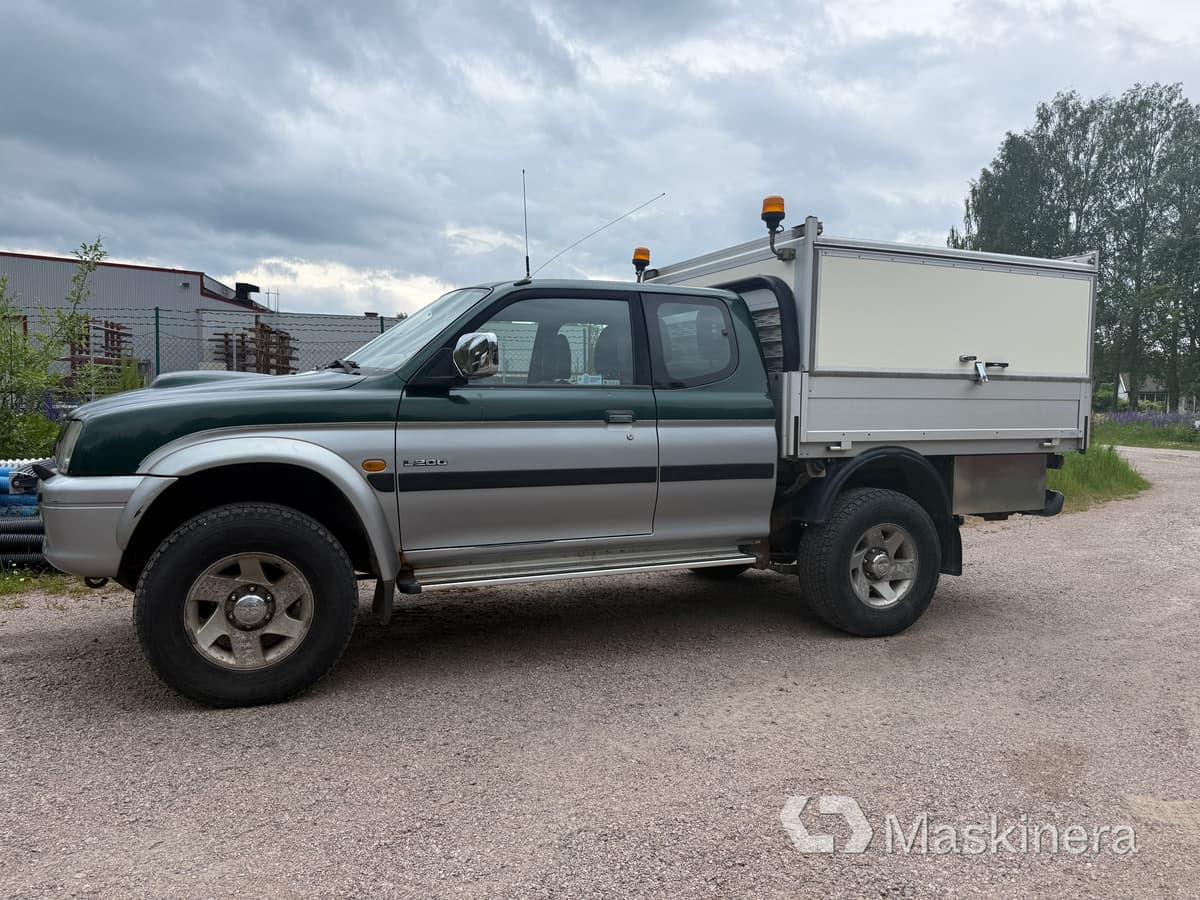 Pickup med skåp Mitsubishi L200 Club Cab 2.5 4x4 - Small van: picture 1 Pickup med skåp Mitsubishi L200 Club Cab 2.5 4x4 - Small van: picture 1
