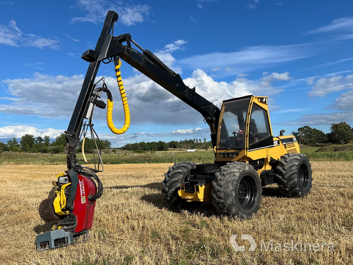 Forestry harvester Skördare Cat 570: picture 1
