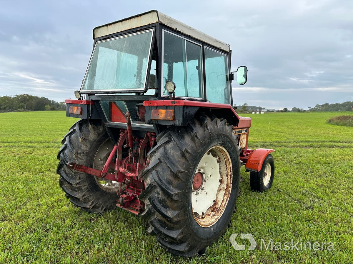 Traktor International 844 - Farm tractor: picture 5 Traktor International 844 - Farm tractor: picture 5