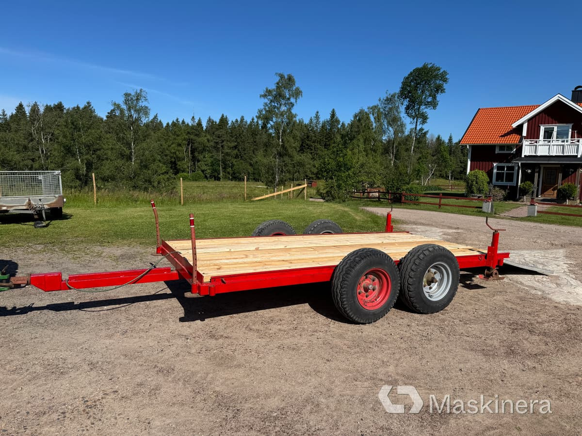 Traktordragen Maskintrailer 2-axlad - Low loader trailer: picture 1 Traktordragen Maskintrailer 2-axlad - Low loader trailer: picture 1